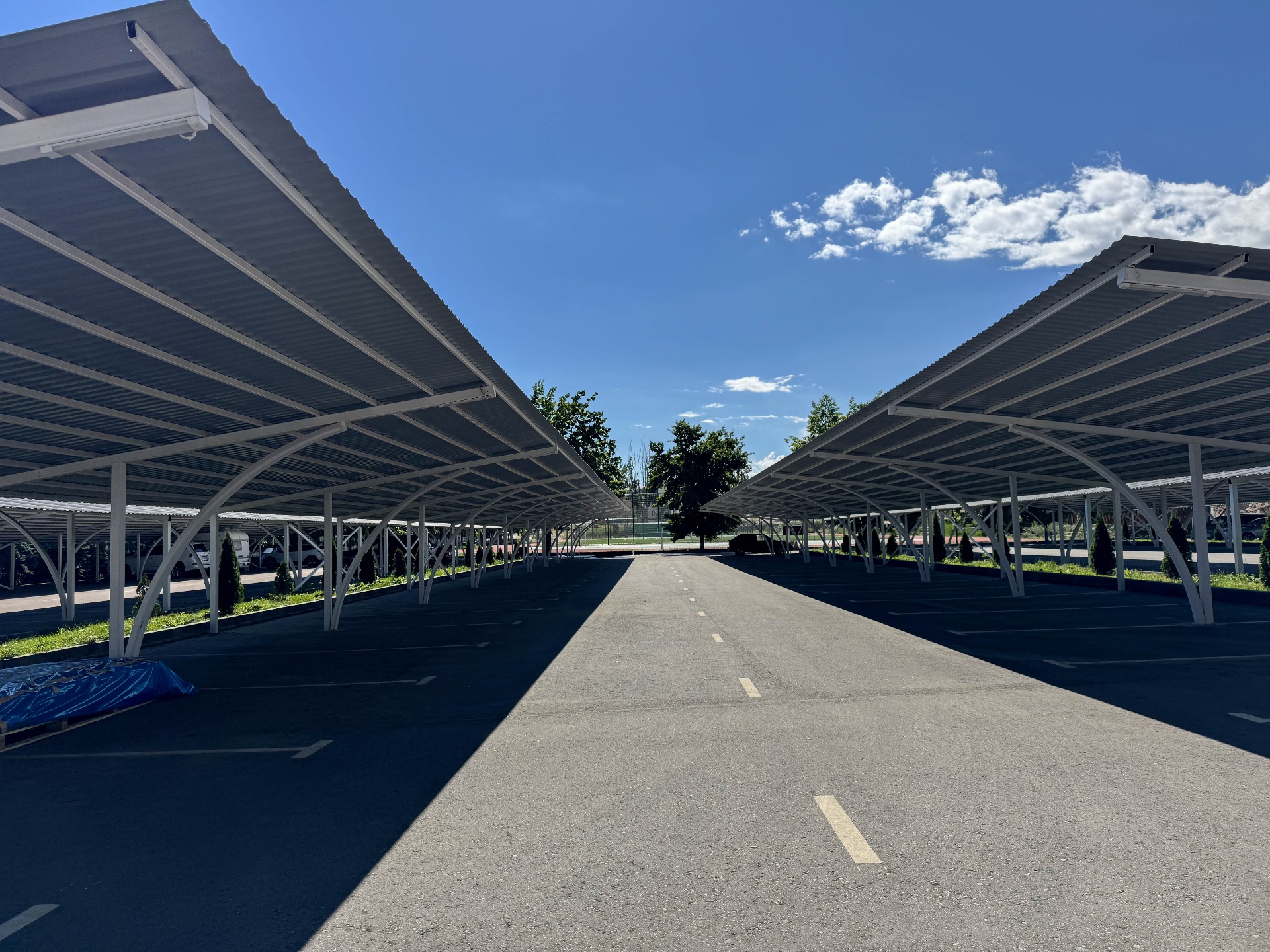 Крытая парковка резорта